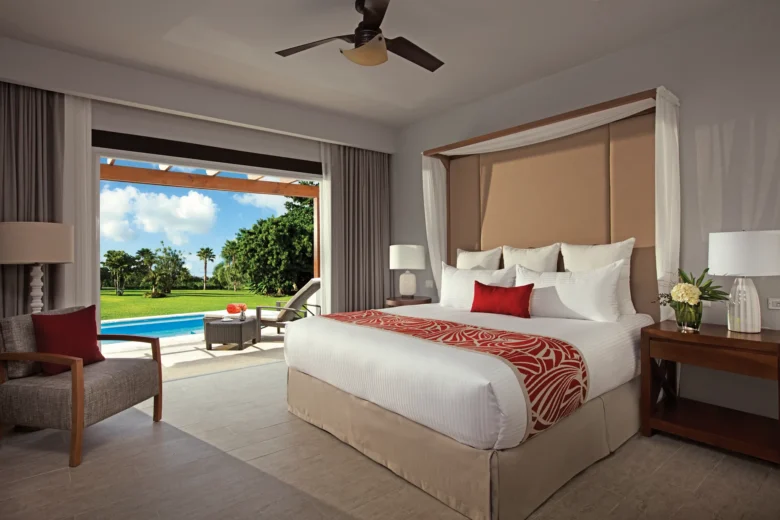 Preferred Club Suite Swim-Up with king bed and private plunge pool at Dreams Dominicus La Romana Resort.